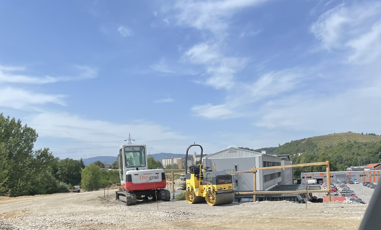 FOTO: Poslovna cona Pobrežje končno dočakala primerno dovozno cesto