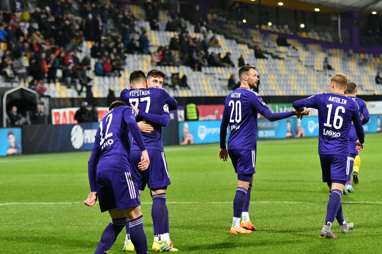 FOTO: Mariborčani z najvišjo zmago v sezoni odpravili Radomlje