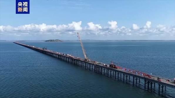 Jekleni gigant nad oceanom: 25-kilometrski gradbeni podvig, ki je premagal naravo in čas (FOTO)