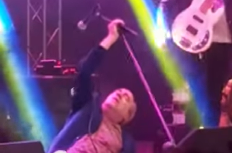 VIDEO: Dalmatinski pevec pijan omagal na odru