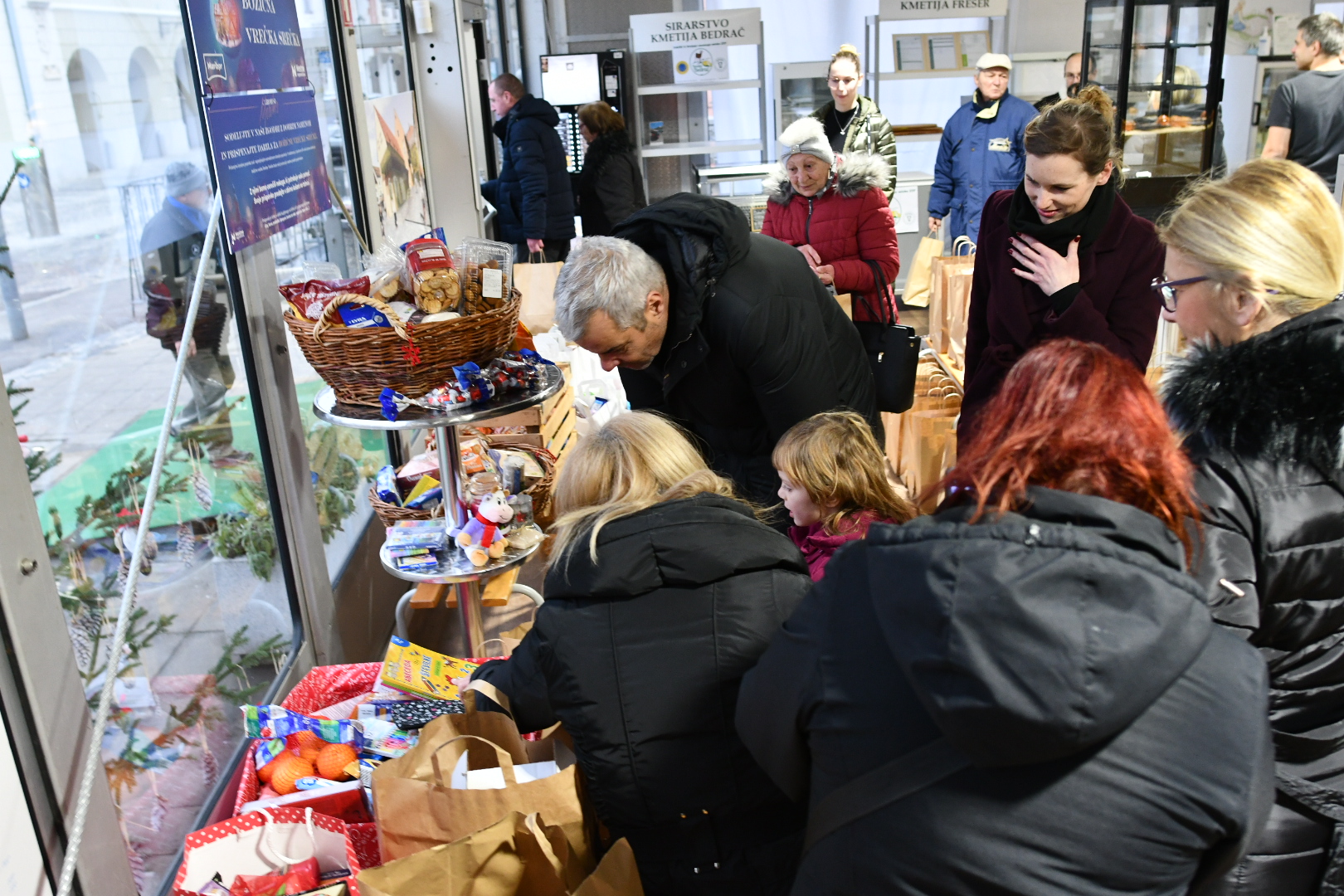 FOTO: »Vrečka srečka« polepšala praznike številnim uporabnikom UP-ornika