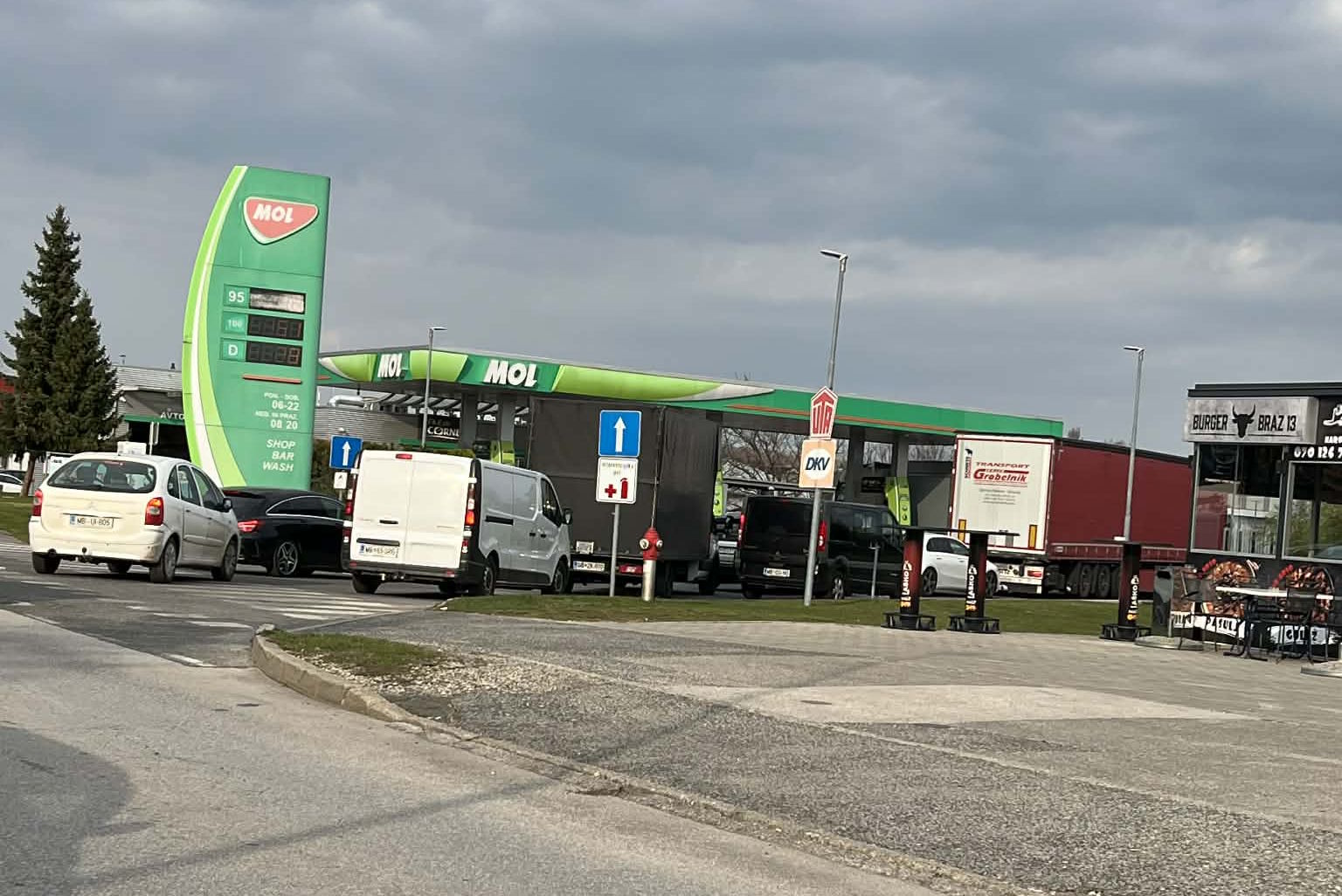 Vlada sprostila državne rezerve goriva: Kdo je za njih zaprosil in kdo zavrnil?