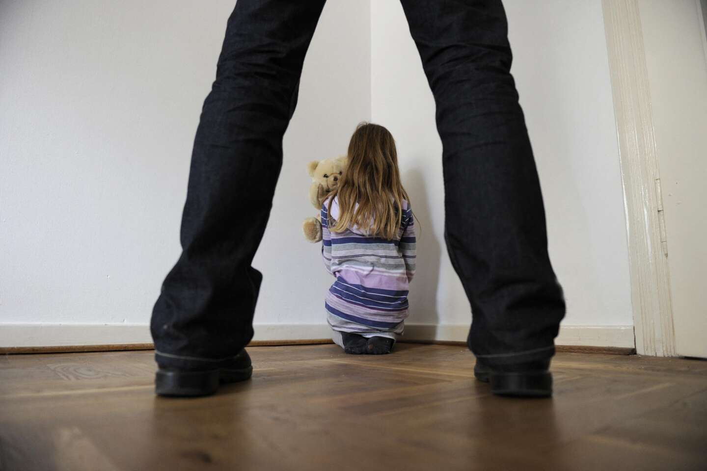 52-letni Slovenec obsojen spolnih zlorab teh svojih hčera