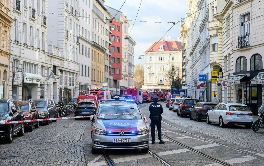 Tragedija sredi Dunaja: Gradbene delavce zasul beton, štirje mrtvi