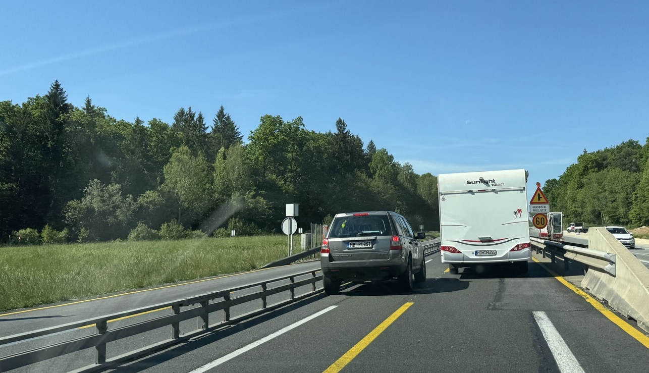 Inšpektorji na slovenskih avtocestah: So delovne zapore postavljene dovolj široko?