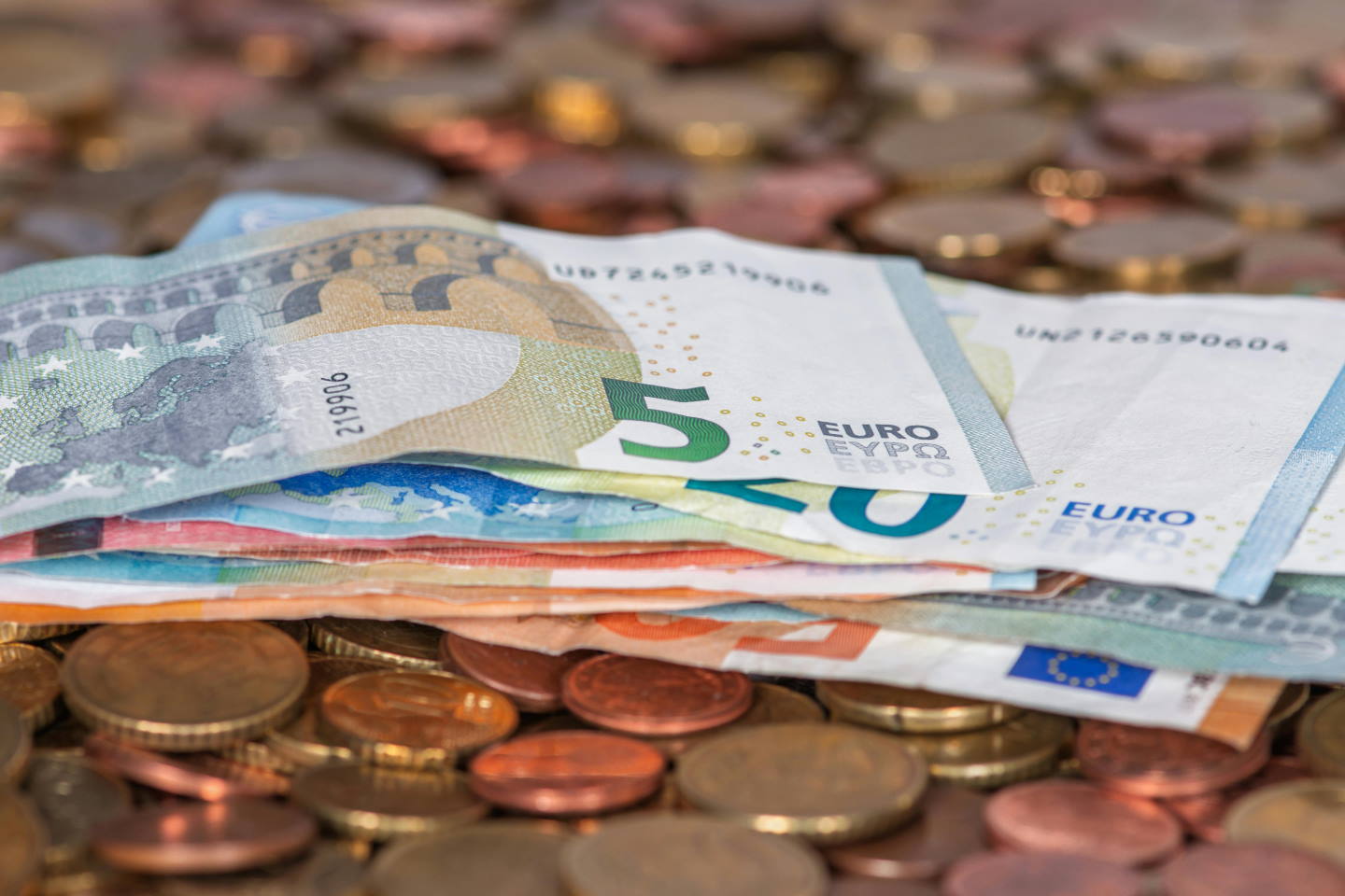 Višja nadomestila in več dela za upokojence:  Kaj še prinašajo spremembe na trgu dela?
