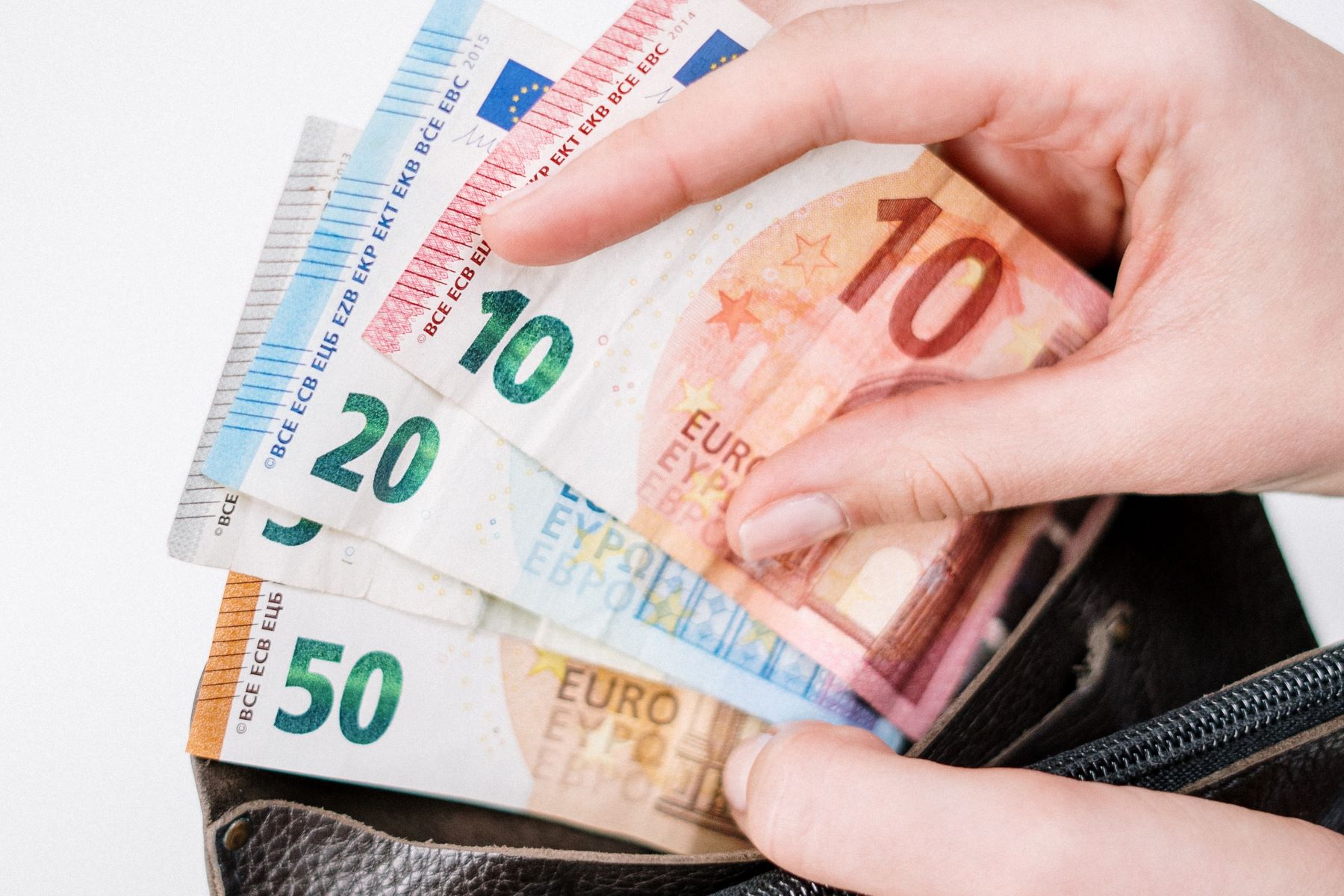 Čez nekaj dni bo na bančnih računih nakazilo, ki ga veliko Slovencev že težko čaka