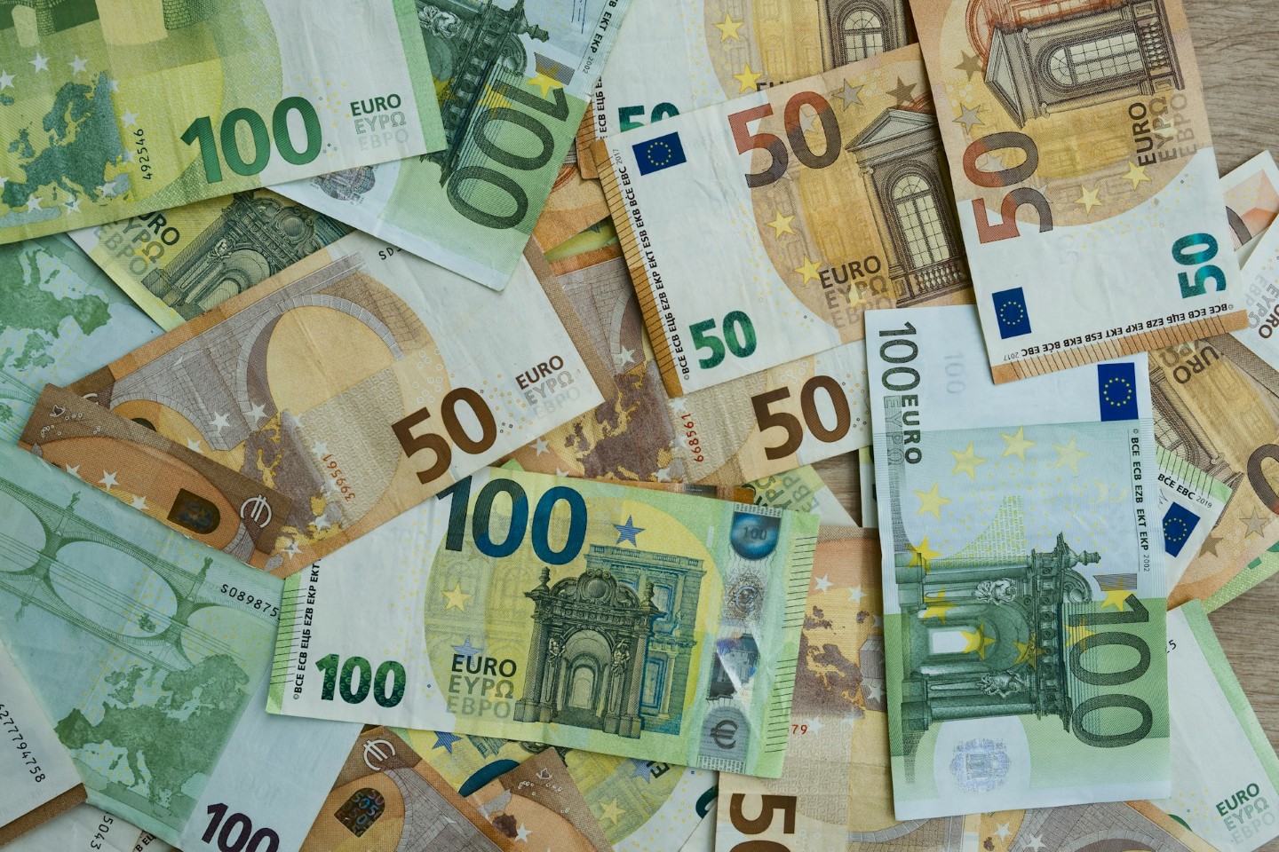 Ponarejeni bankovci na božičnih sejmih, previdnost ni odveč