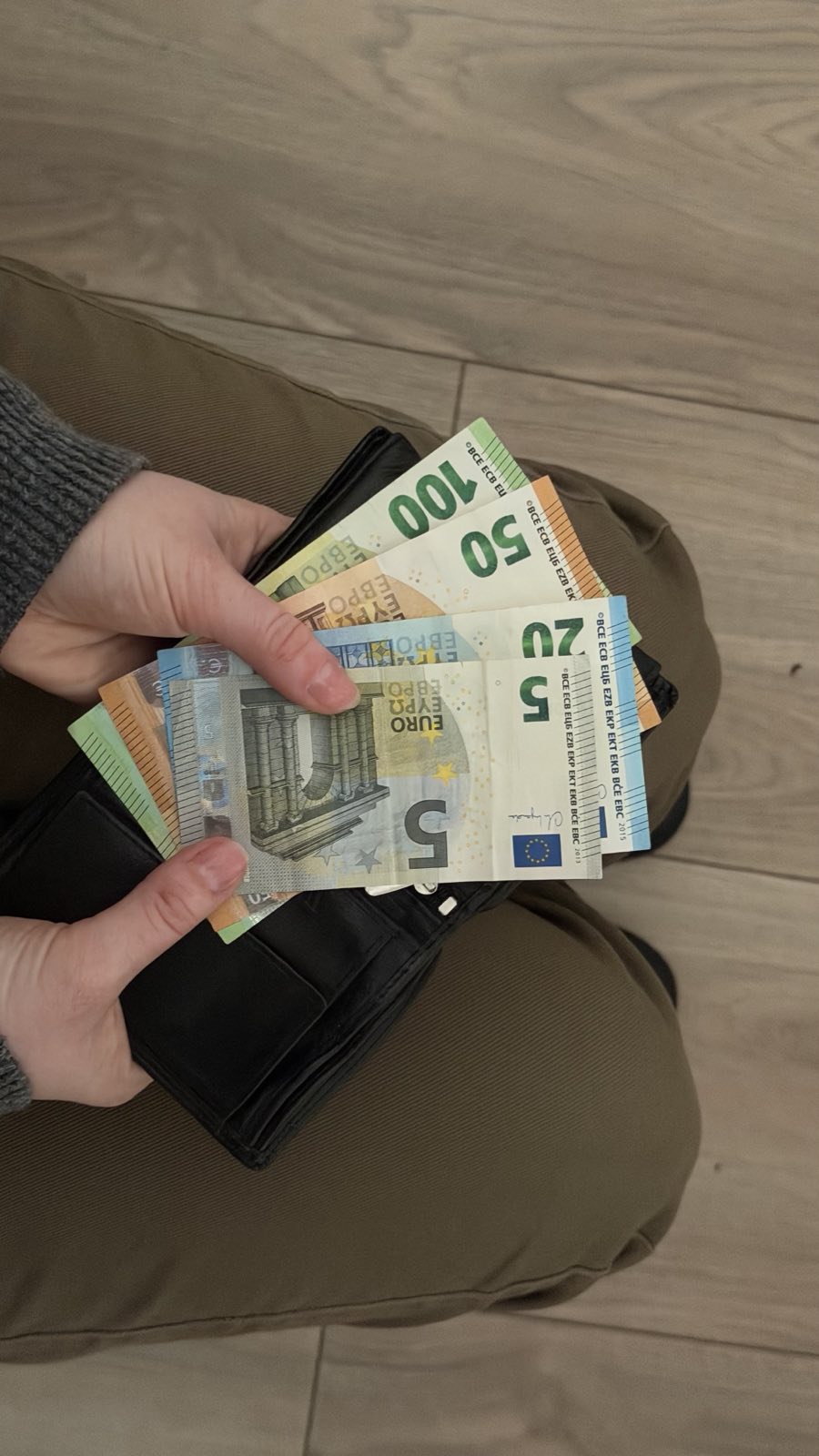 Veliko Slovencev bo danes na bančnem računu pričakalo vsaj 510 evrov