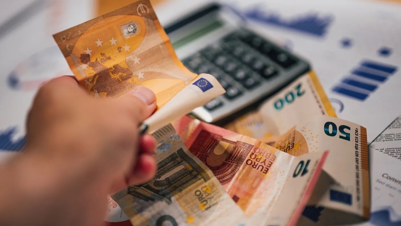 Banka mu je pomotoma izplačala več kot 120.000 evrov: Za poštenost pa je dobil bizarno nagrado