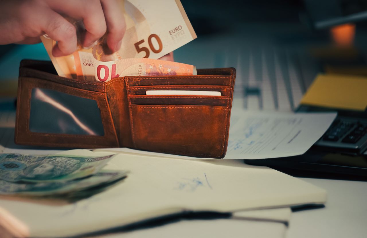 Več kot 100 evrov več kot lani: Koliko je minimalni znesek letošnjega zimskega regresa?