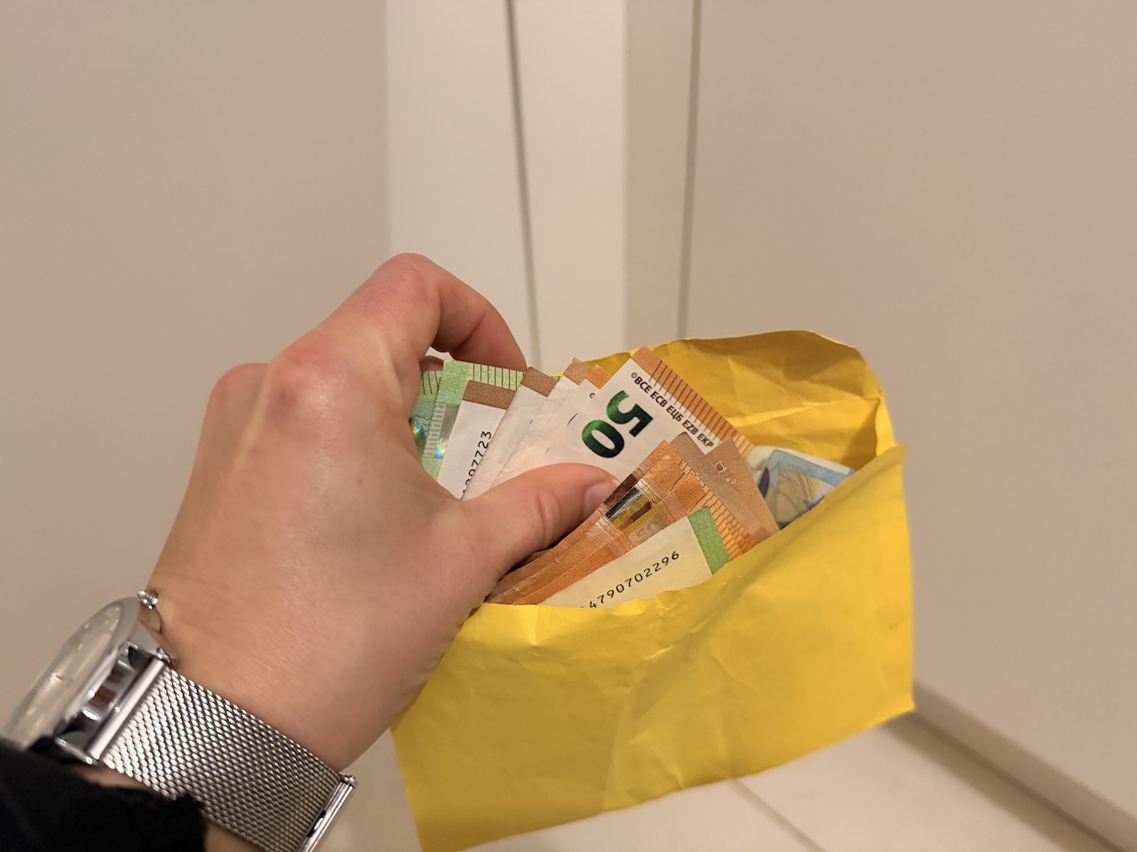 Draginjski dodatek: Kdo bi lahko še pred zimo prejel 200 evrov?