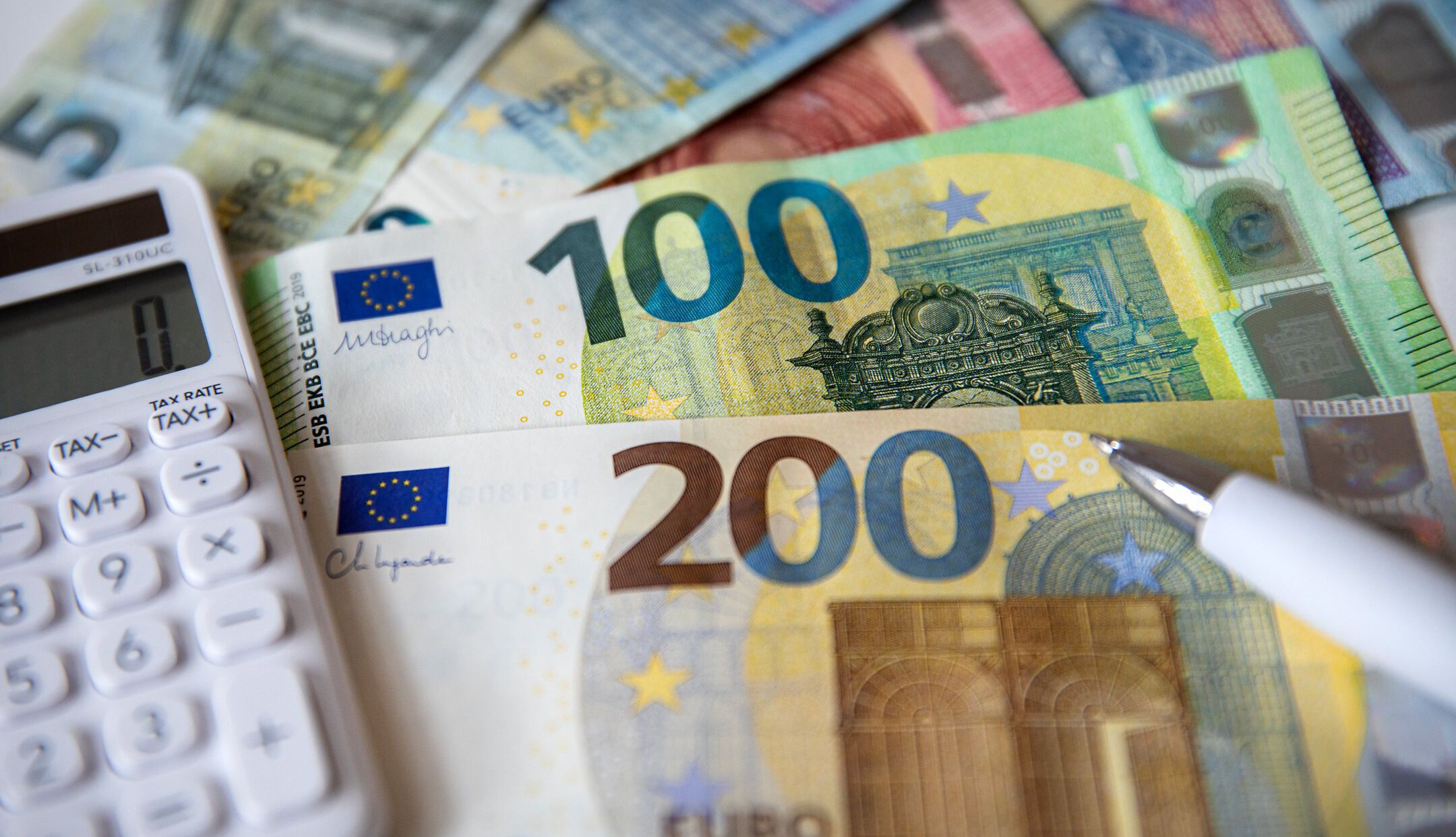 Od 21. avgusta naprej grozijo globe vse od 300 do 50.000 evrov