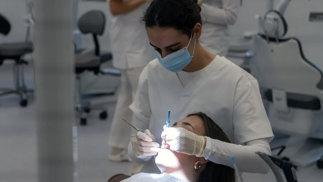 V Sloveniji le devet dežurnih zobozdravstvenih ambulant, ena je v Mariboru: Kaj, če zob zaboli ponoči?