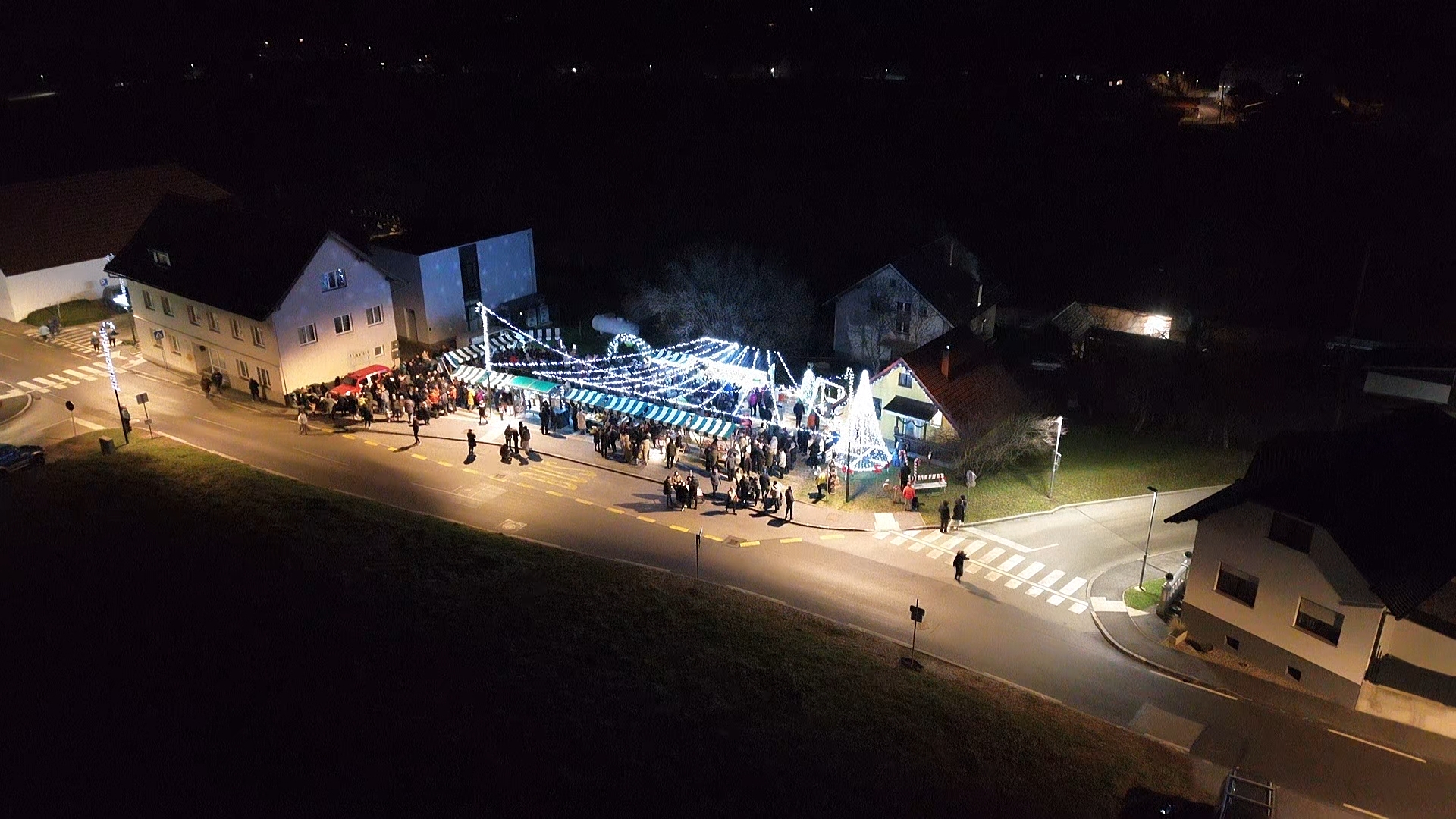 Lovrenc na Pohorju zasijal v decembrskih lučkah: Naslednji praznični dogodki že konec tedna