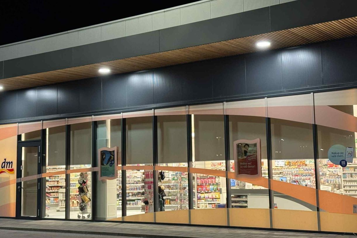 Konec čakanja v vrstah: Priljubljeni slovenski trgovec z novostjo, ki bo povsem spremenila vaše nakupovanje