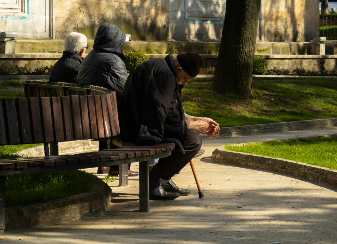 Društvo Srebrna nit poziva vlado k nujnim izboljšavam sistema dolgotrajne oskrbe