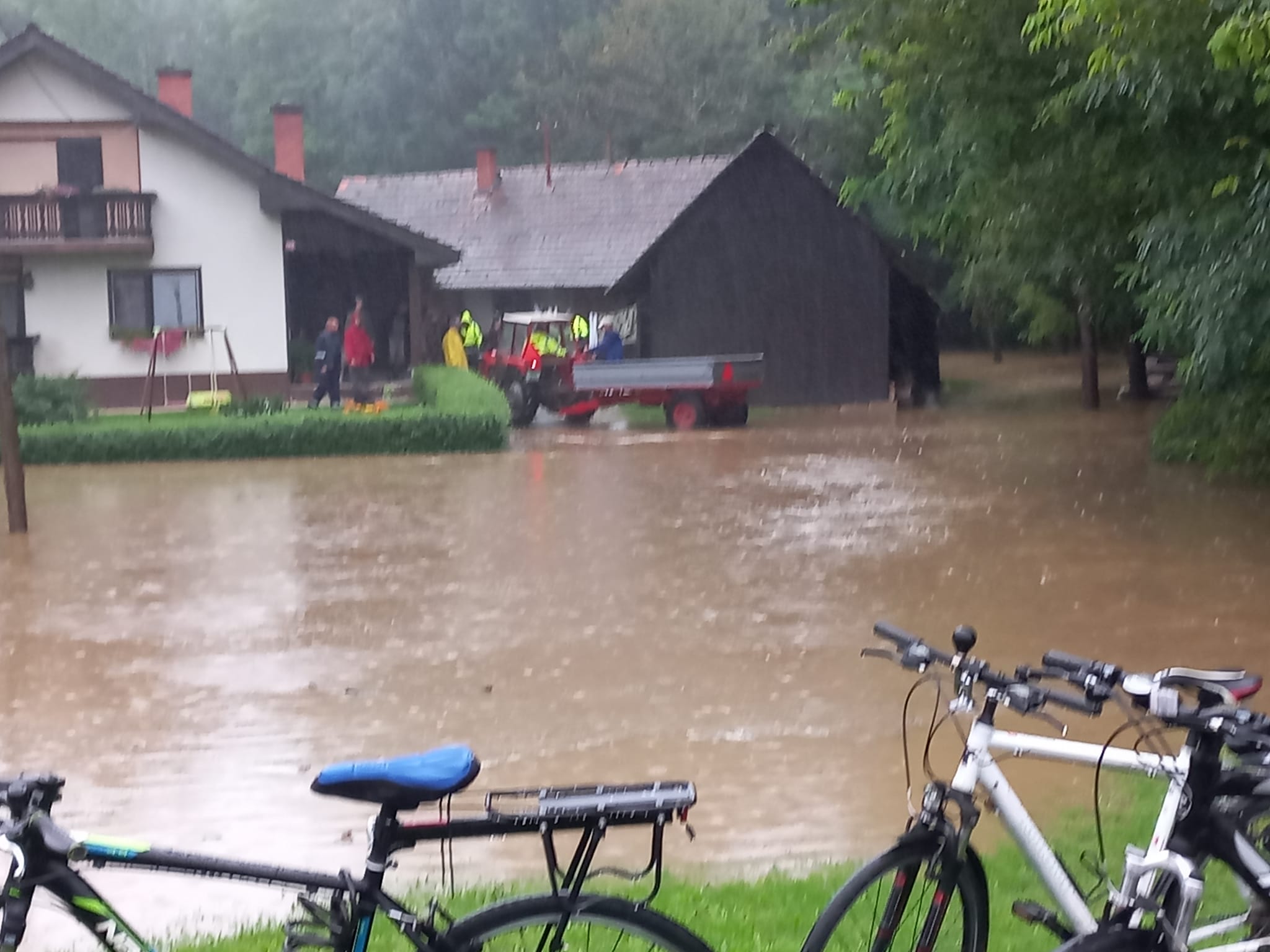 FOTO in VIDEO: Slabe novice za prebivalce ob Muri, ogroženih vse več vasi