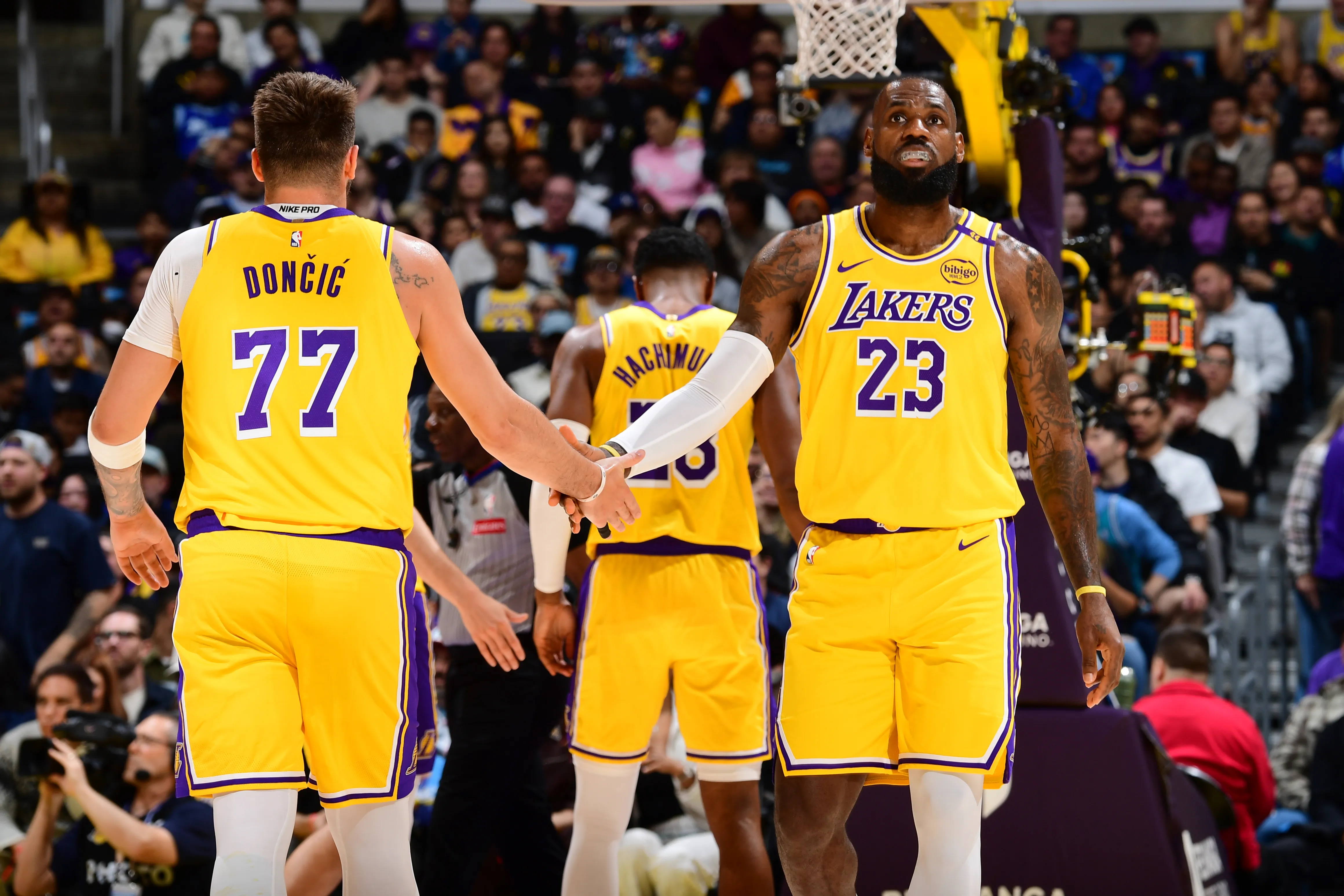 Presenetljiva drama pri Lakersih, LeBron in Reaves nočeta igrati z Dončićem