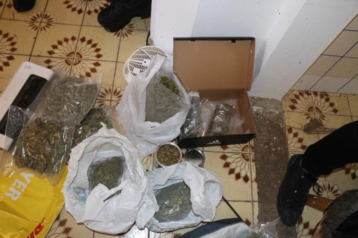 FOTO: Kriminalisti razbili dobro organizirani združbi, ki sta v Sloveniji tihotapili in preprodajali droge