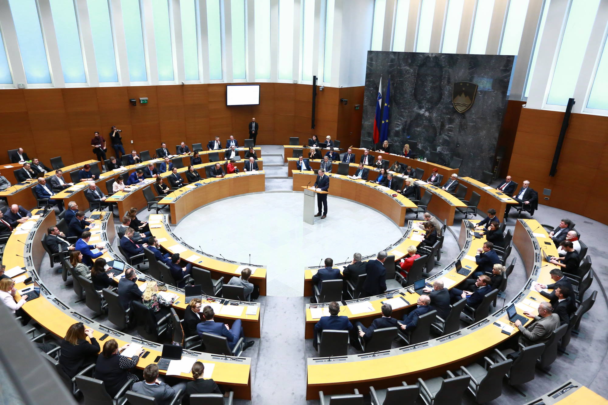 Državni zbor vrnil volilno pravico osebam pod skrbništvom
