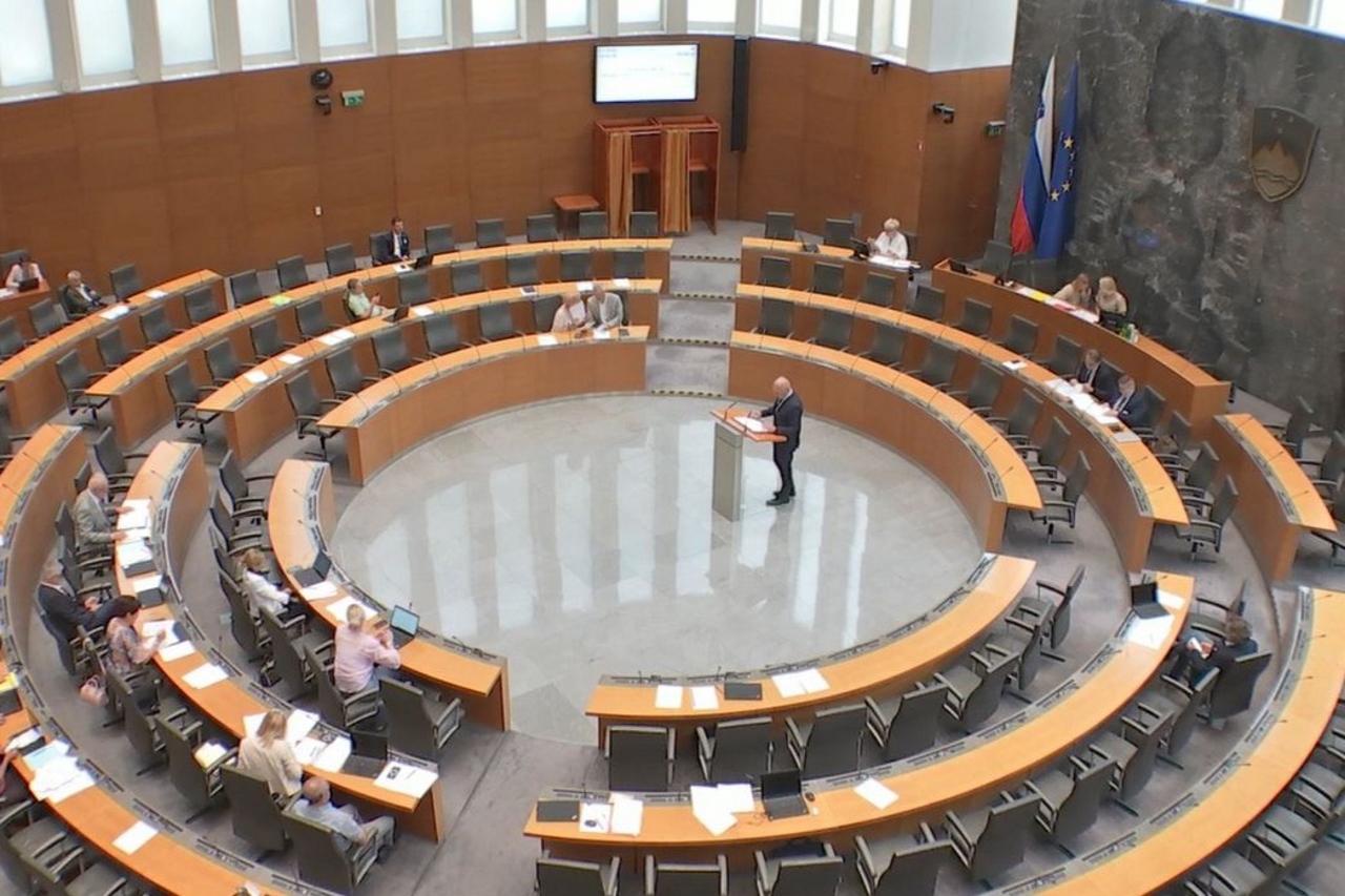 Zakon za bogate? Anketa pokazala, da javnost interventnemu zakonu ni naklonjena