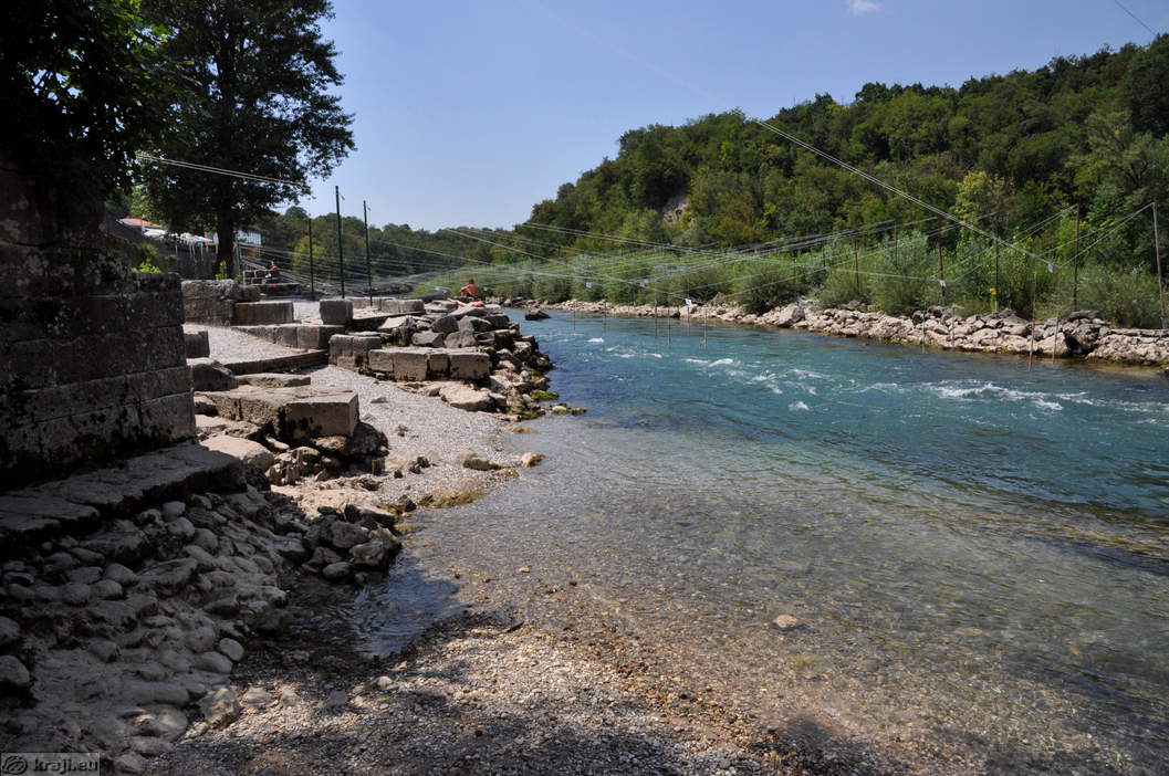 Na nevarnem delu reke Soče popoldne utonil 13-letni deček