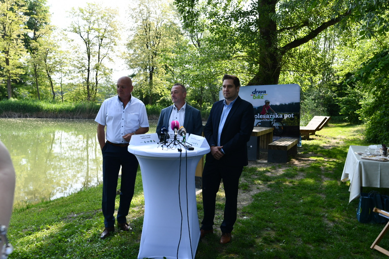 FOTO: Med Staršami in Duplekom kmalu kolesarska vlečnica čez Dravo