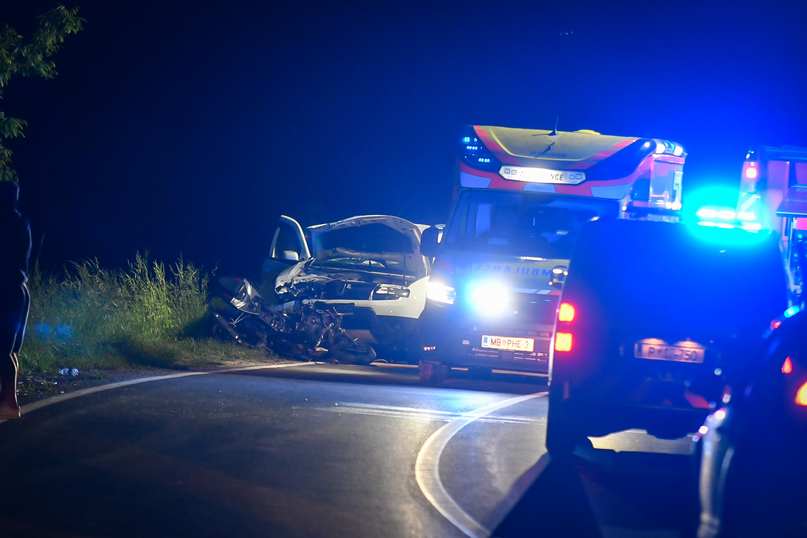 FOTO: V okolici Maribora po trčenju umrl motorist