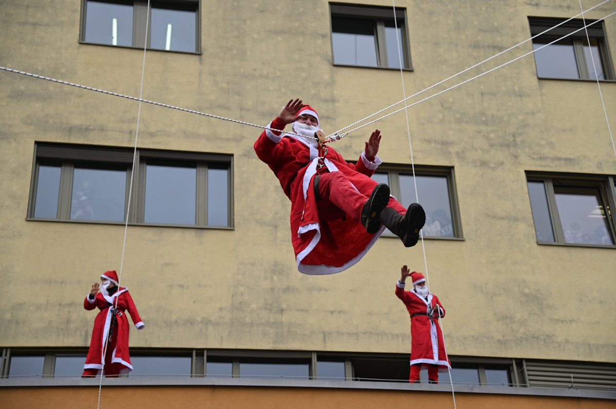 Božički se bodo spustili s strehe mariborske pediatrije