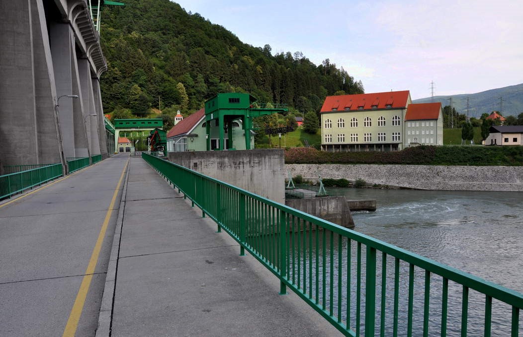 Pozabite na klasičen turizem: V Sloveniji raste zanimanje za "tehnične katedrale" na Dravi