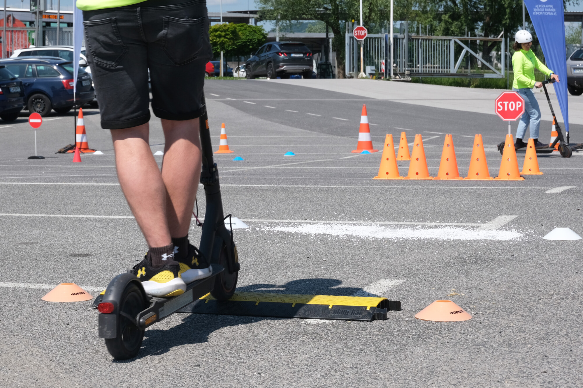Prehitri e-skiroji bo odklenkalo: Policija z novo napravo za nadzor hitrosti