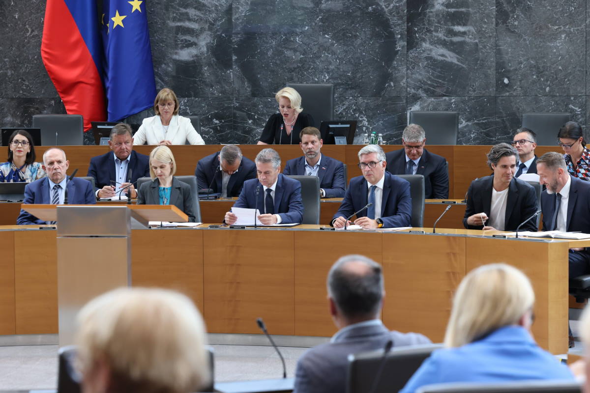 Napet političen teden, govorice celo o kazenskem pregonu Goloba