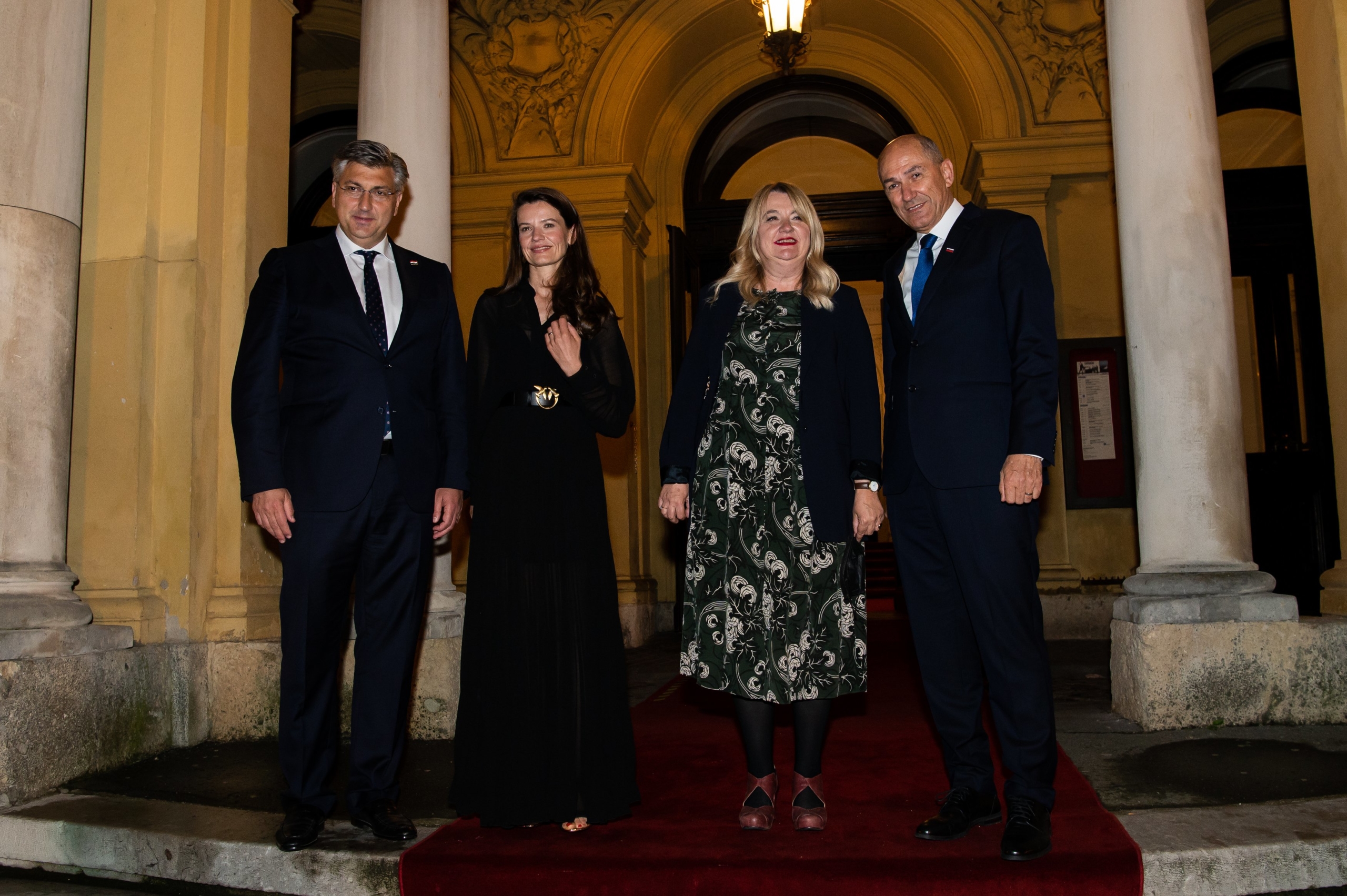 FOTO: Premier Janša z ženo Urško obiskal koncert na Hrvaškem