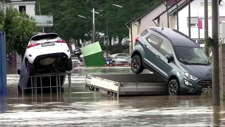 Število žrtev poplav na zahodu Evrope še vedno narašča