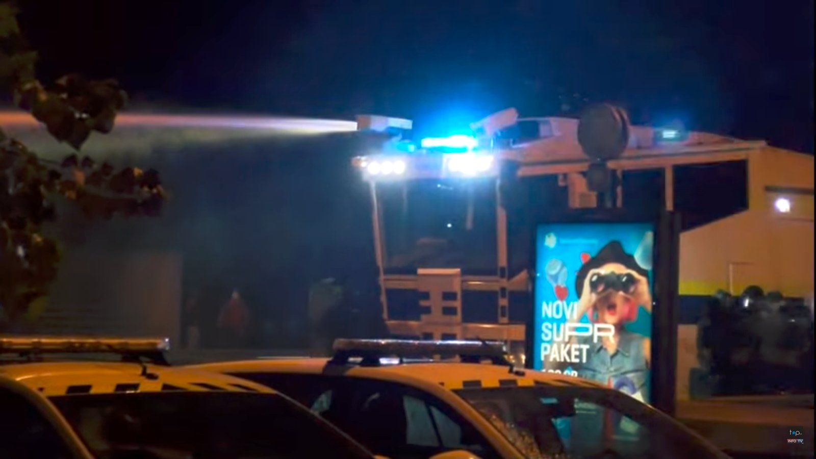 FOTO in VIDEO: Policija na protestu uporabila solzivec in vodni top