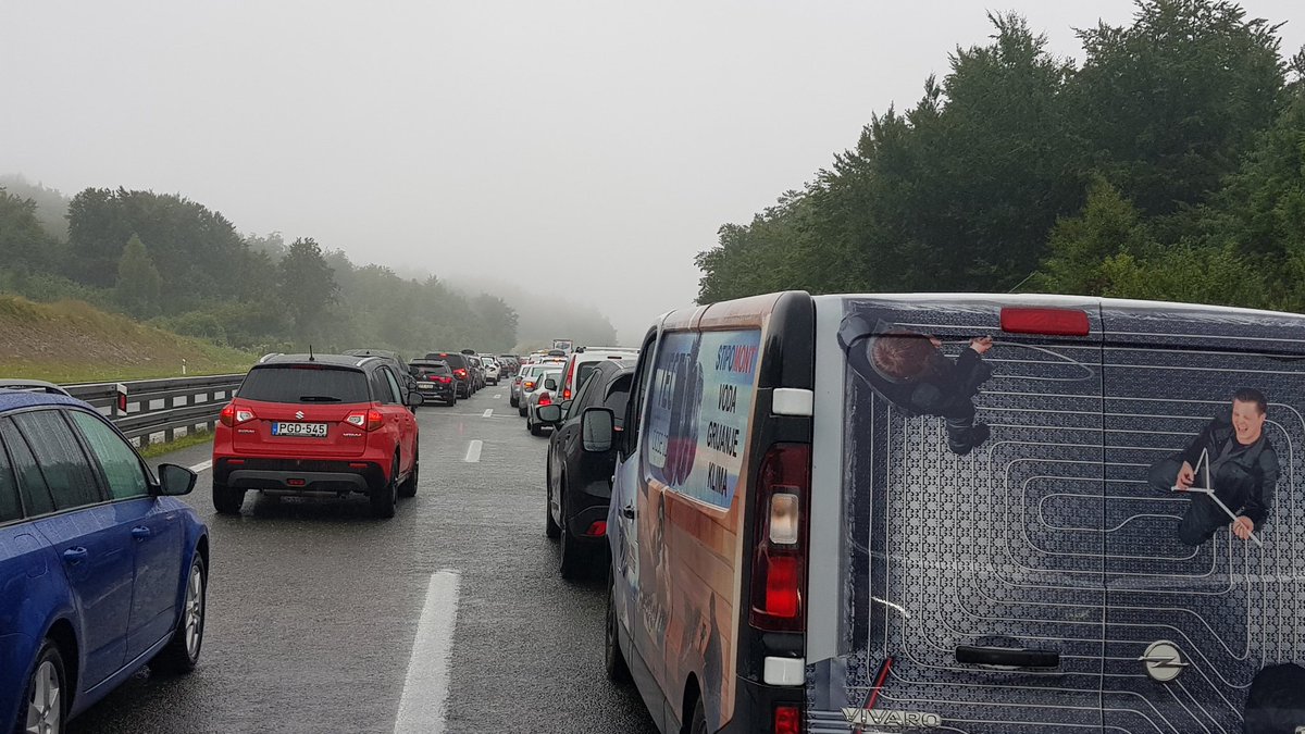 Kaos in večkilometrski zastoji: Zaradi sesedanja mostu pri Zagrebu zaprli avtocesto