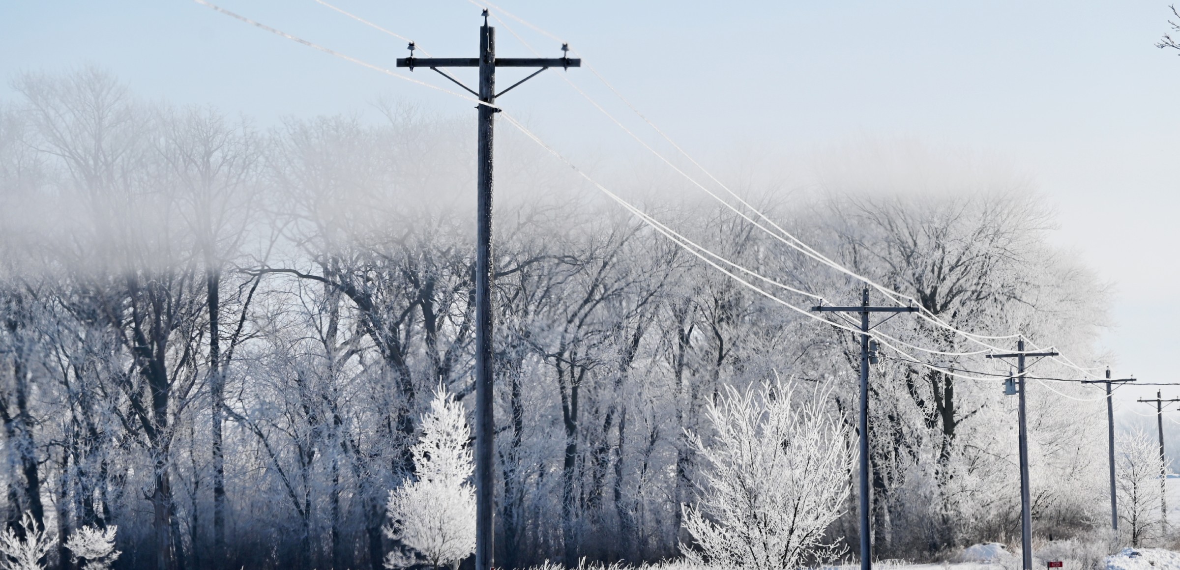 Več kot 3200 gospodinjstev zaradi snega ostalo brez elektrike