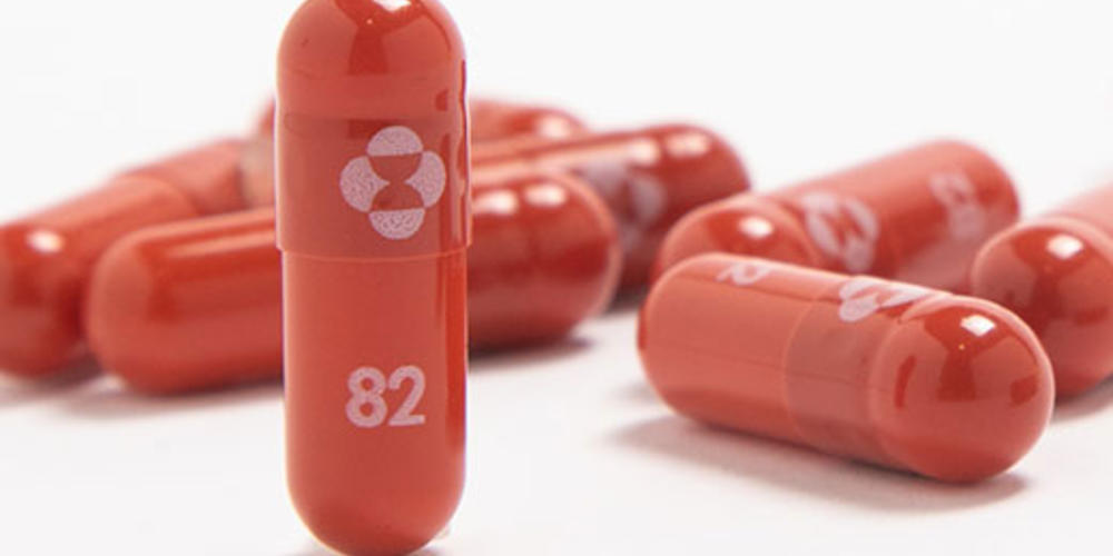 Odobrili še eno zdravilo proti covid-19