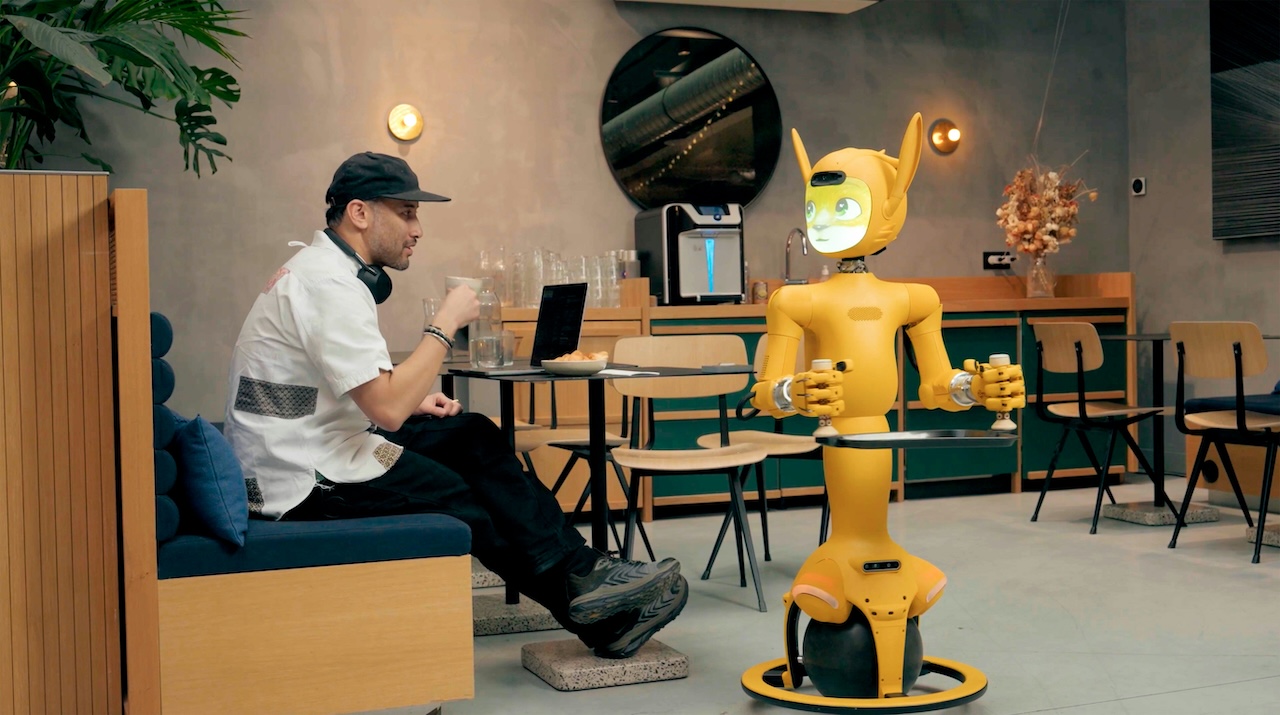 Humanoidni roboti vse bližje Mariboru: Prihajajo tudi v zdravstvo in domove za starejše