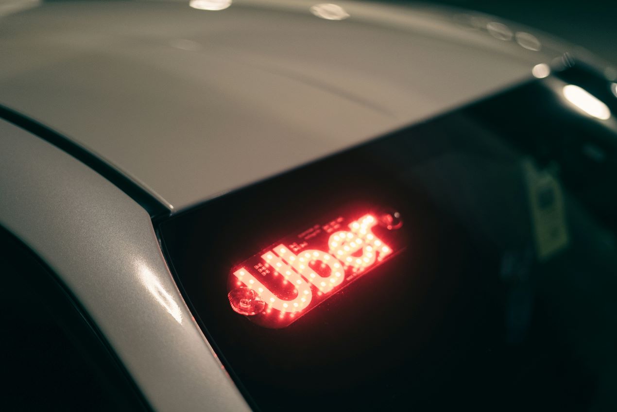 Je taksijem v Sloveniji odklenkalo? Prihaja Uber in začetek nove dobe prevozov