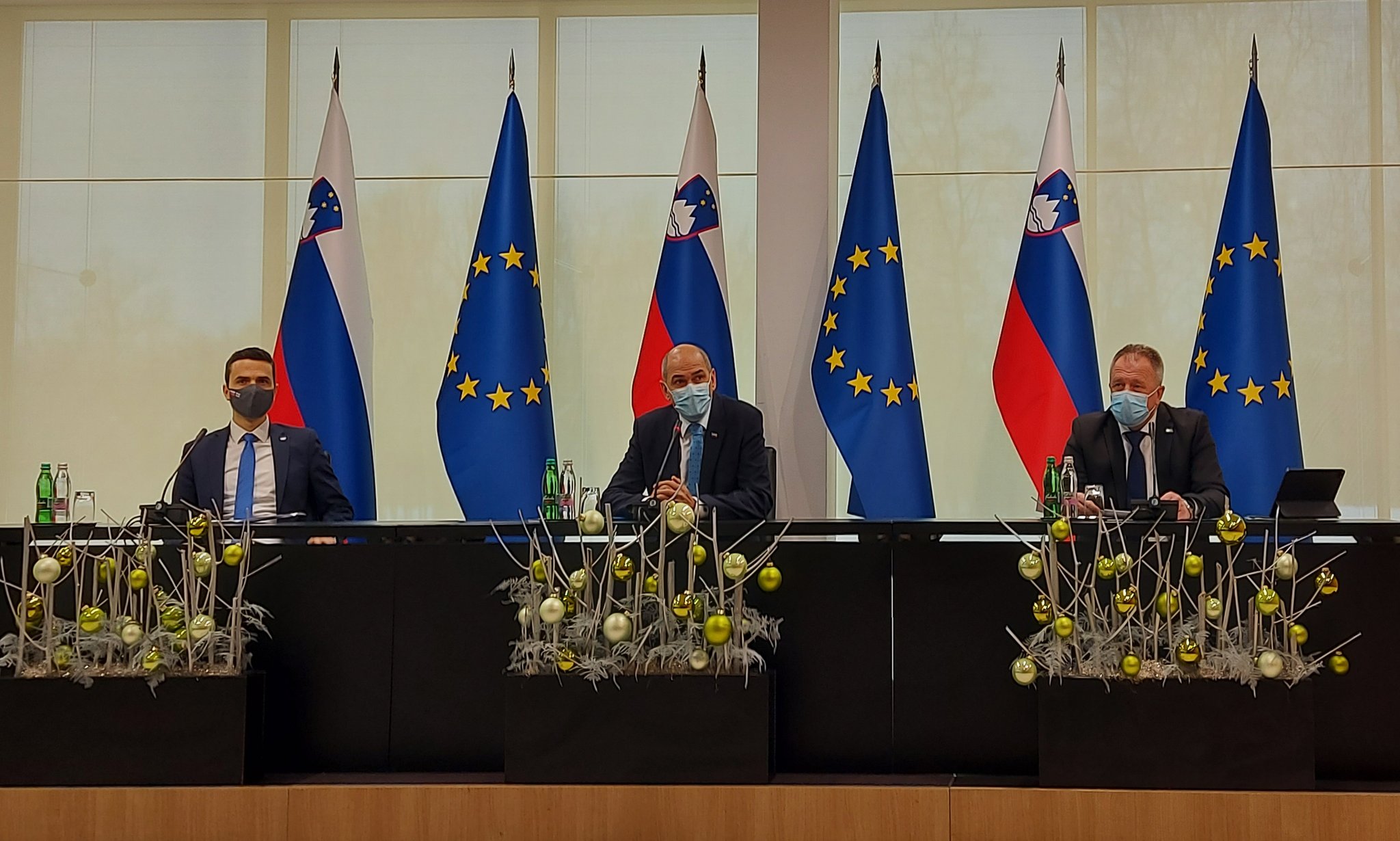 Vlada obljublja pomoč podjetjem še naprej