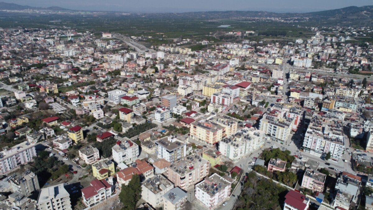 FOTO: To turško mesto po potresu brez žrtev in podrtih zgradb, župan je razkril vzrok