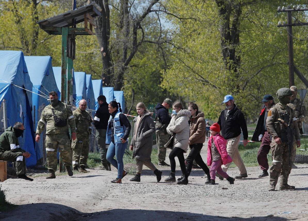 Ukrajina začela z evakuacijo civilistov iz Hersona