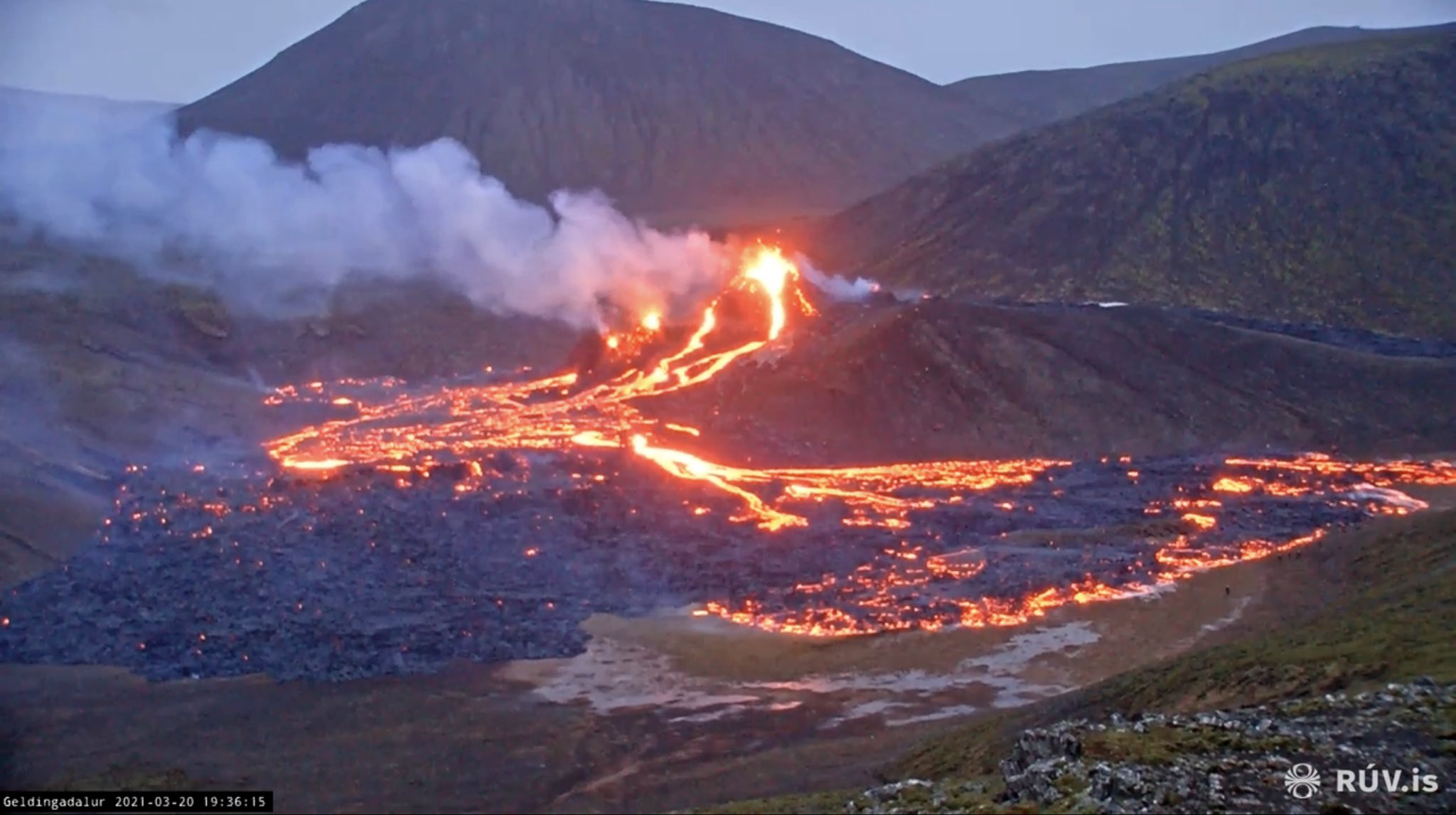 FOTO in VIDEO: Blizu Reykjavika po 900 letih znova izbruhnil vulkan