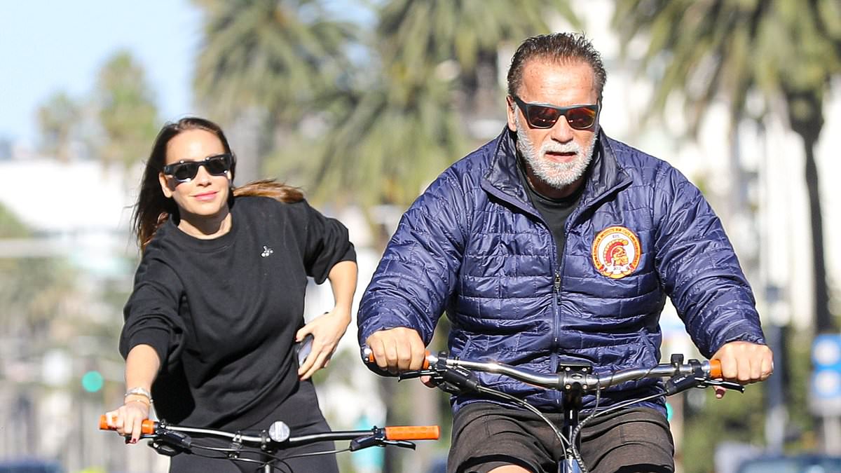76-letni Schwarzenegger z Madžarko, ki ga napaja z mladostniško energijo