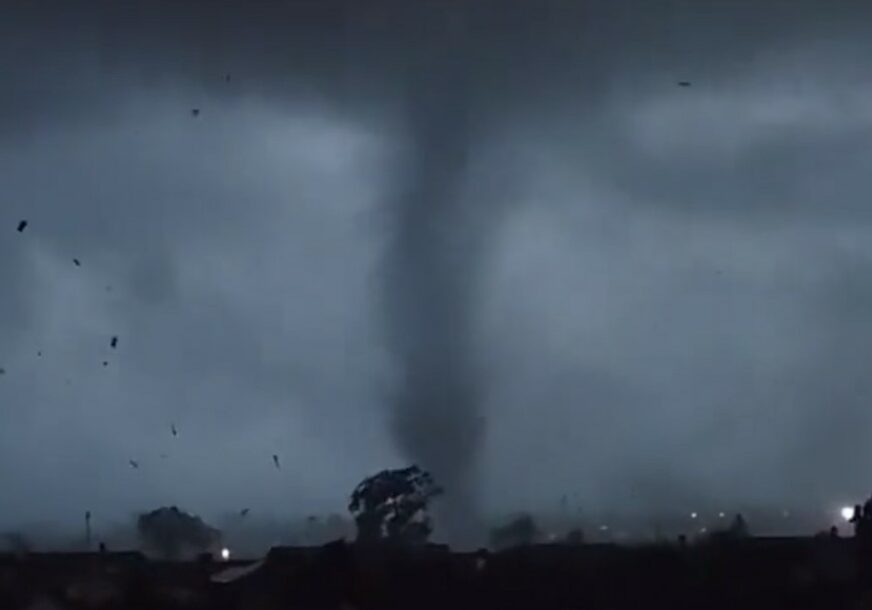 FOTO in VIDEO: V nevihti, ki prihaja v Slovenijo, se je razvil tornado