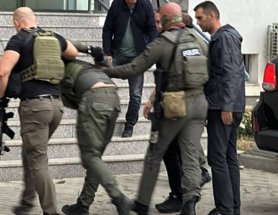 VIDEO: Konec oboroženega spopada na Kosovem, območje prevzela policija