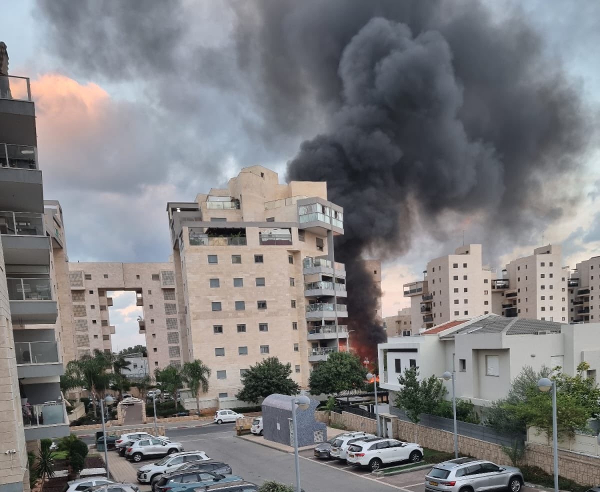 FOTO in VIDEO: Hamas z raketami napadel več izraelskih mest