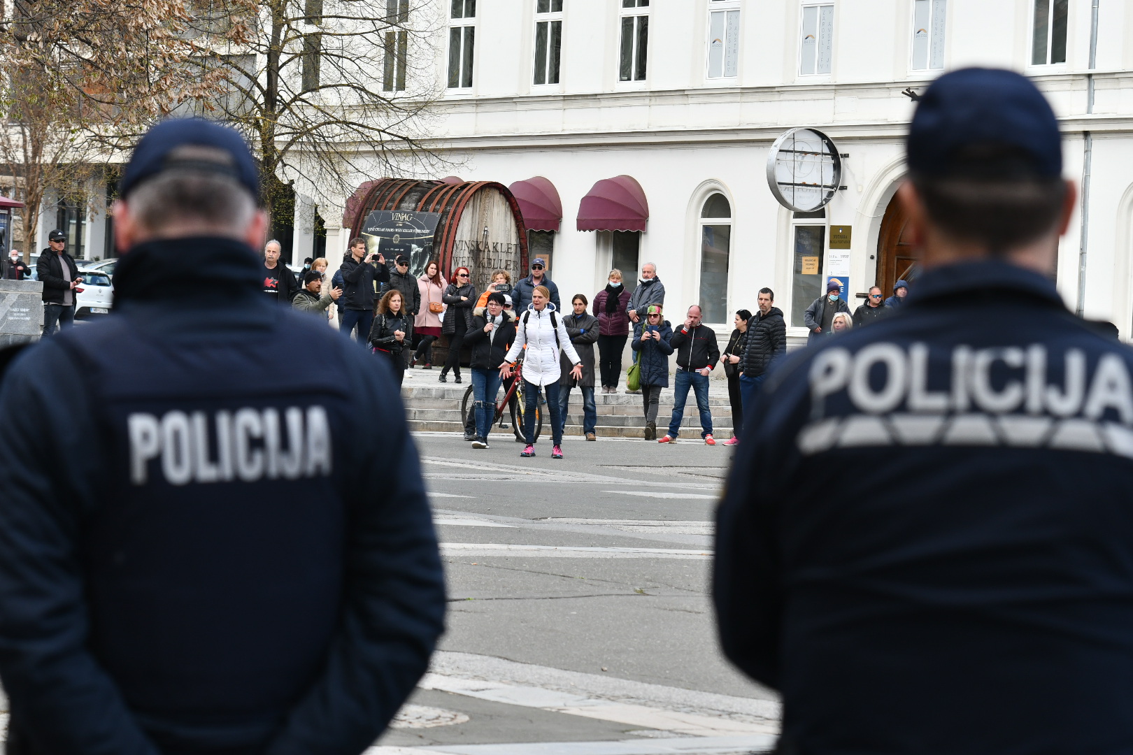 Mariborski policisti pred protesti: Nosečnice, starejši in otroci raje ostanite doma